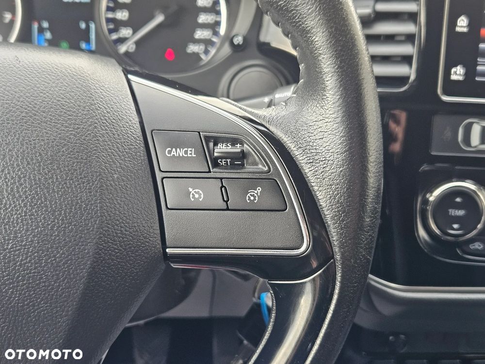 Mitsubishi Outlander 2.0 Invite + 2WD - 28