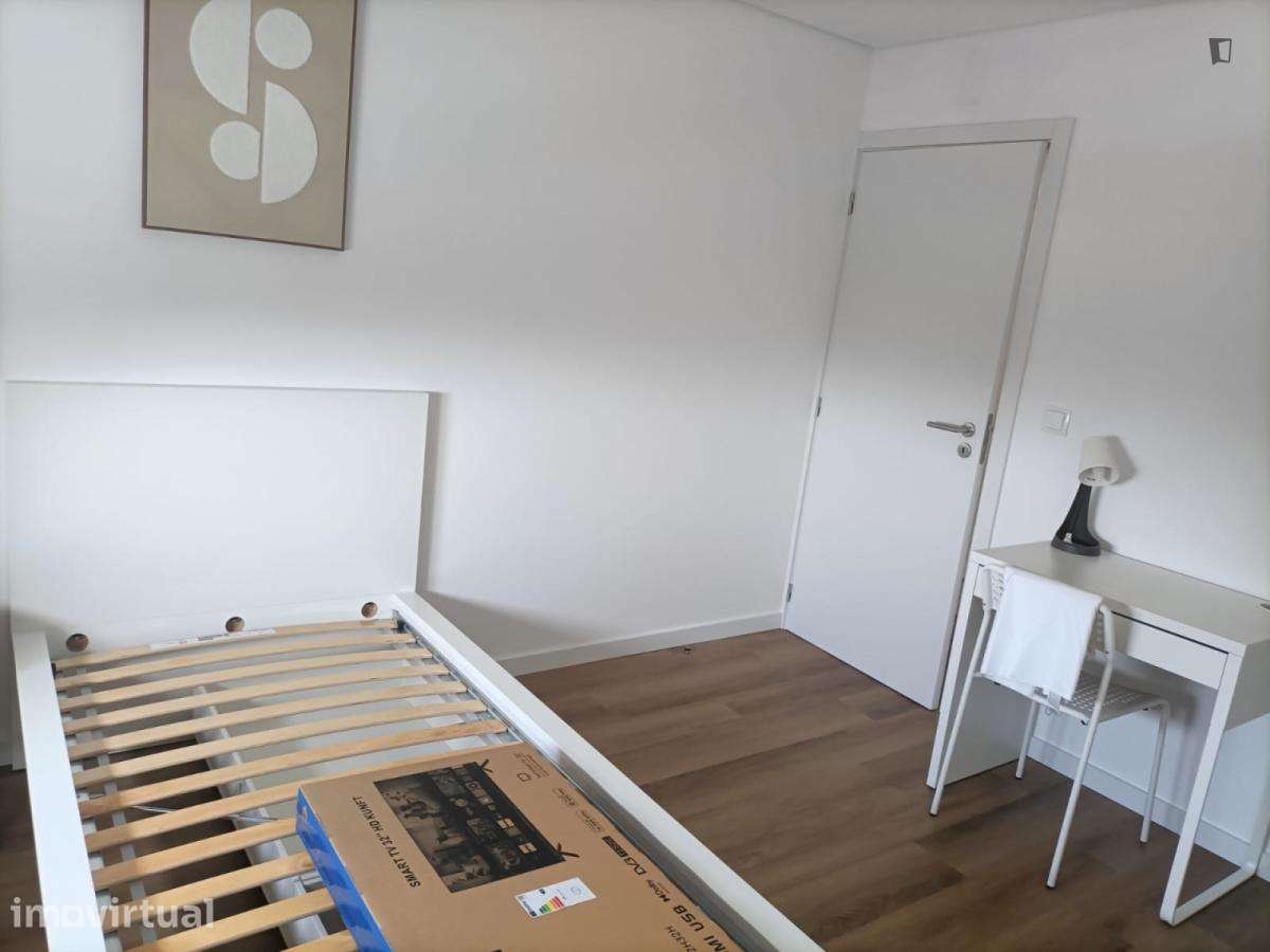 Quarto - localizado em Campanhã Porto - Grande imagem: 4/18