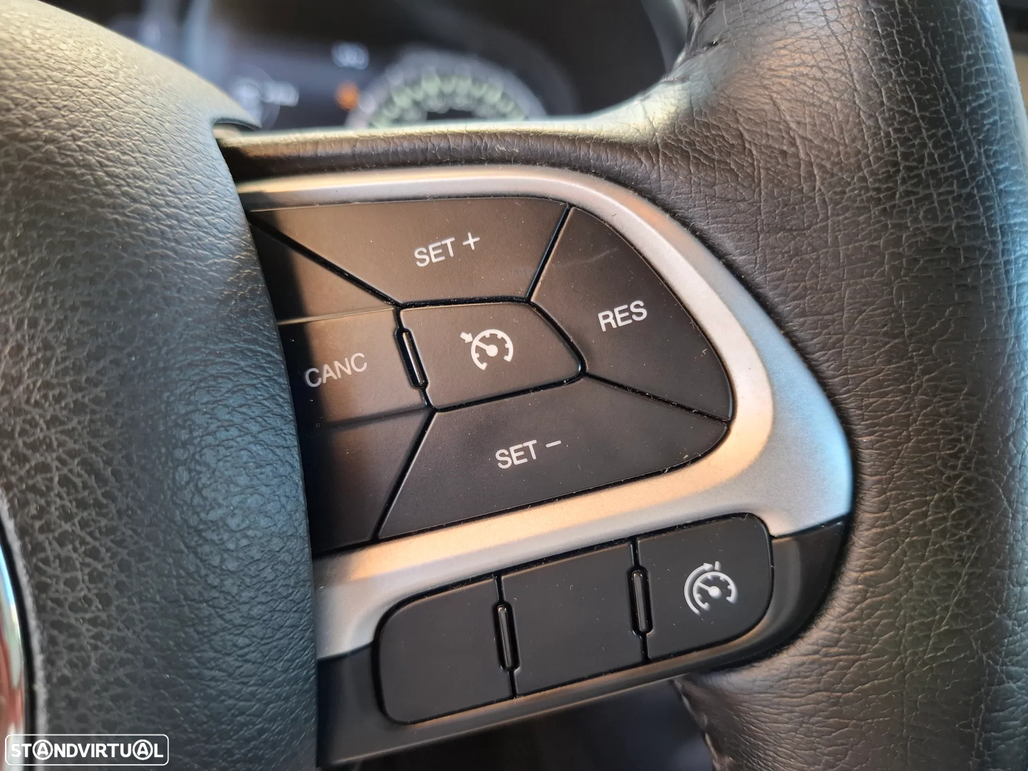 Jeep Renegade 1.6 MJD Limited - 35