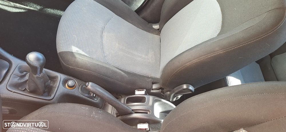 Peugeot 206 - 13