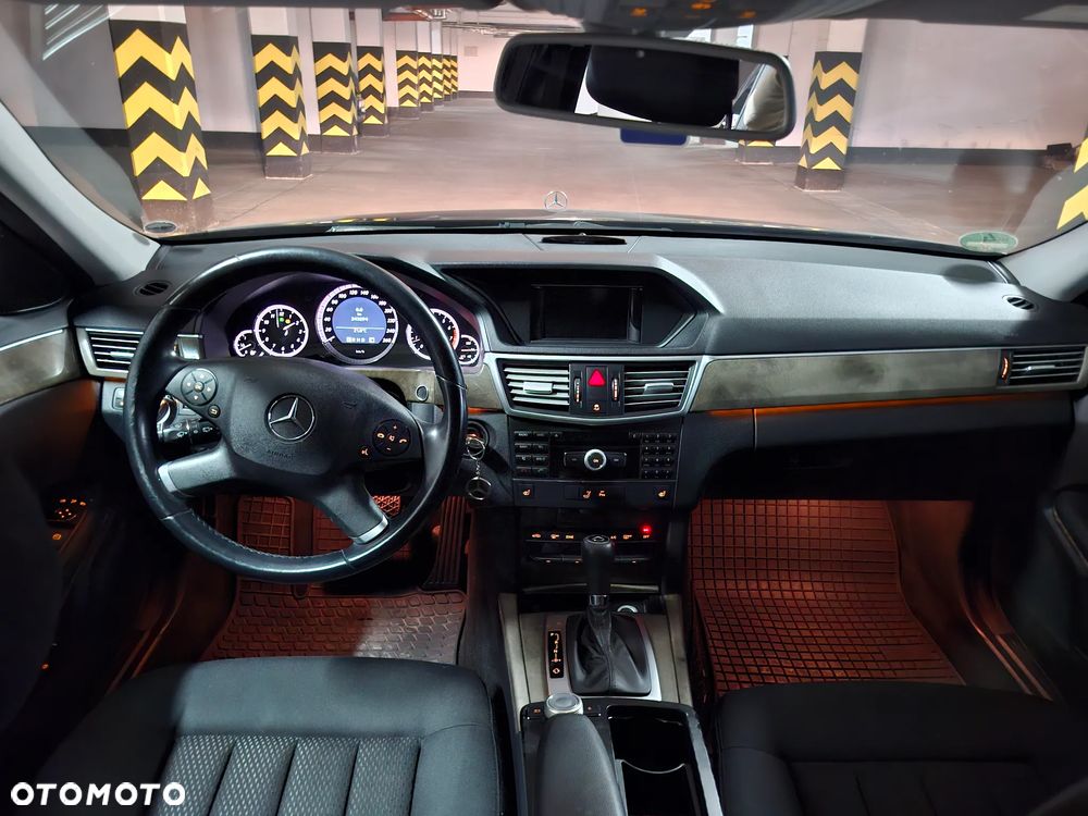 Mercedes-Benz Klasa E 200 T CGI BlueEFFICIENCY Automatik - 9