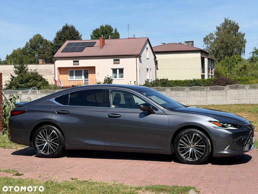 Lexus ES 300h Prestige - 9