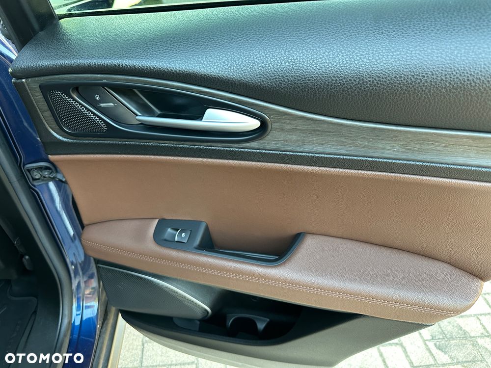 Alfa Romeo Stelvio 2.0 Turbo 16V AT8-Q4 Ti - 37