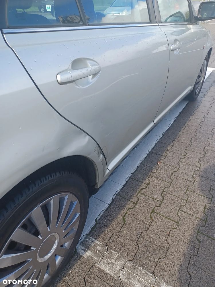 Toyota Avensis - 6