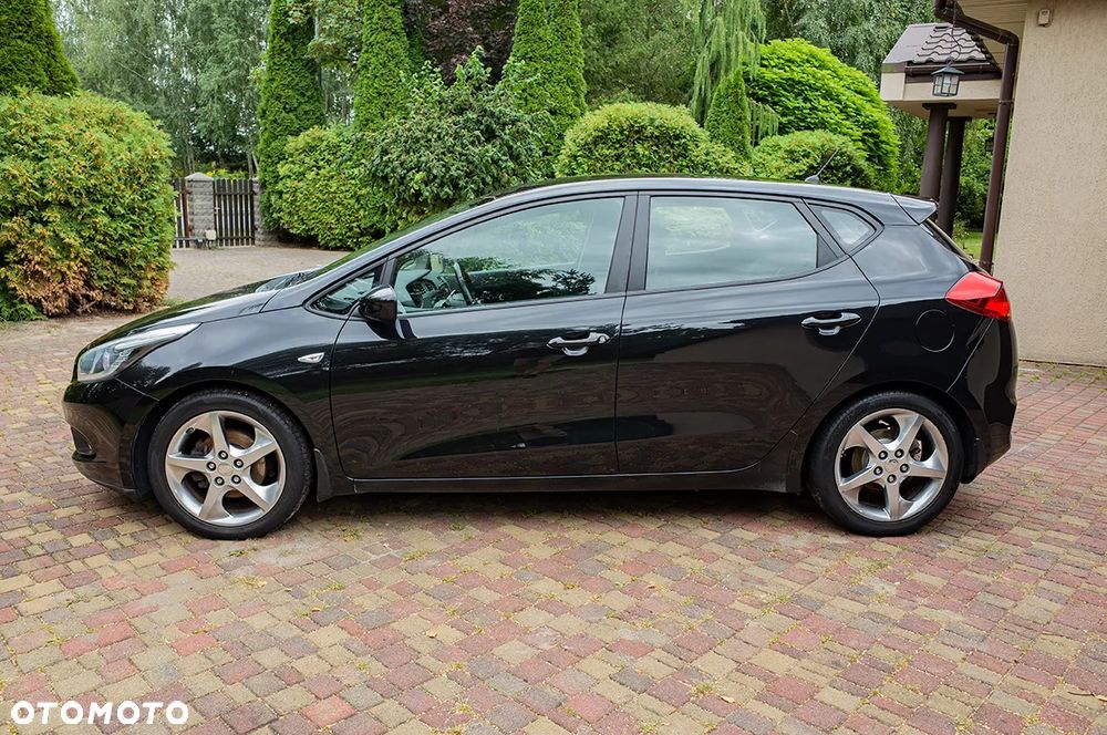 Kia Ceed - 11