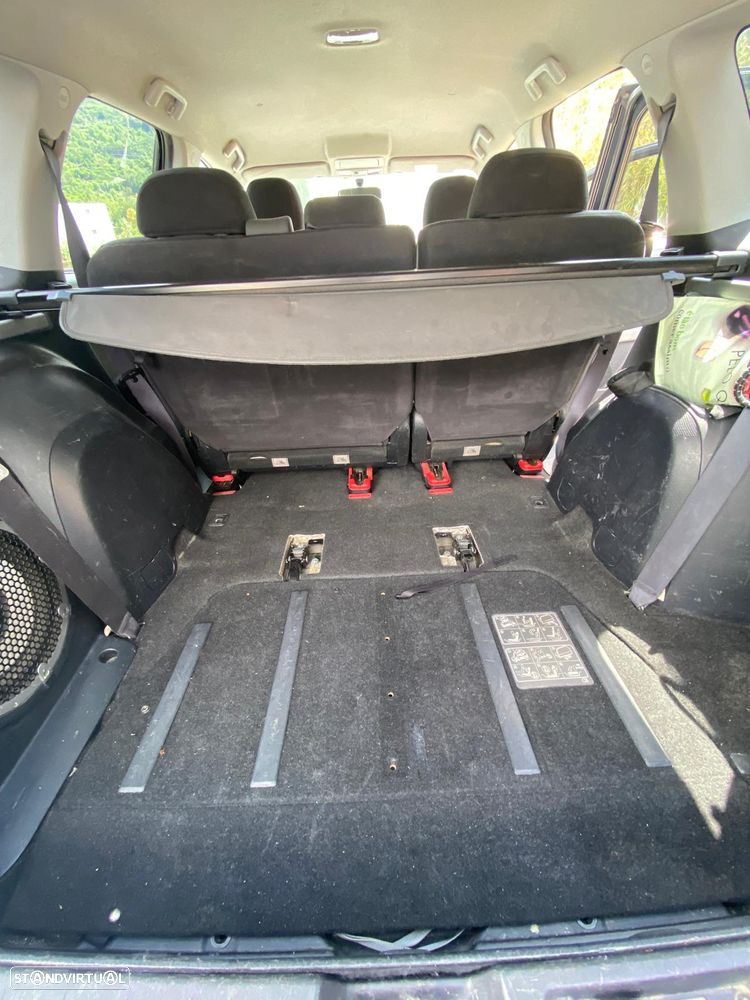 Mitsubishi Outlander 2.0 DI-D SW 4WD - 39