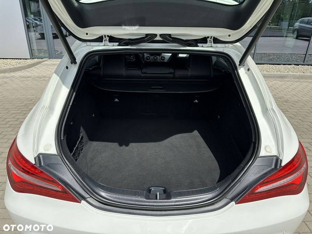 Mercedes-Benz CLA 220 4-Matic Urban - 36