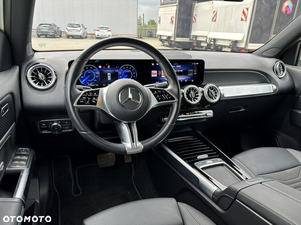 Mercedes-Benz EQB - 12