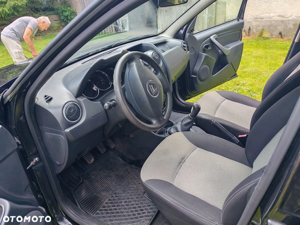 Dacia Duster 1.6 Blackstorm - 11