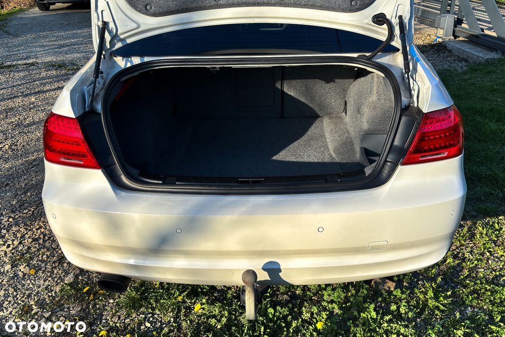 BMW Seria 3 320i - 13