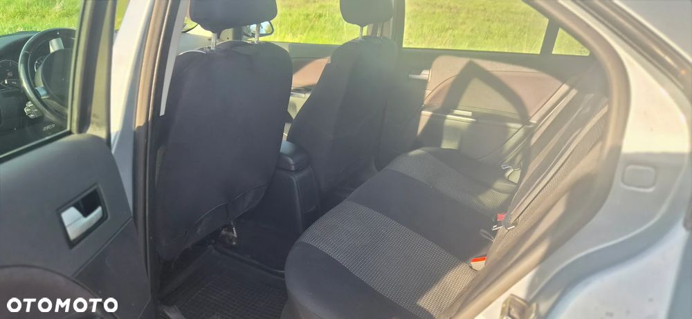 Ford Mondeo 2.0 TDDi Ghia - 8