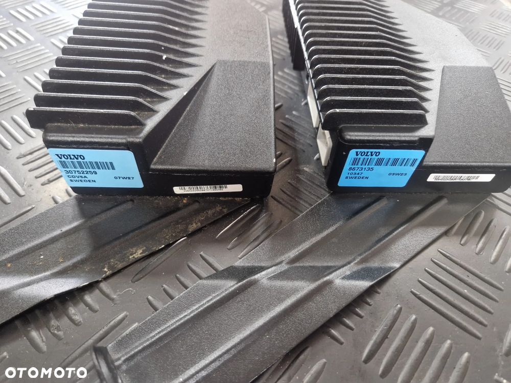WZMACNAICZ VOLVO V70II S80I S60I XC70I 00-07R NIEBIESKA NAKLEJKA 8673135 - 2