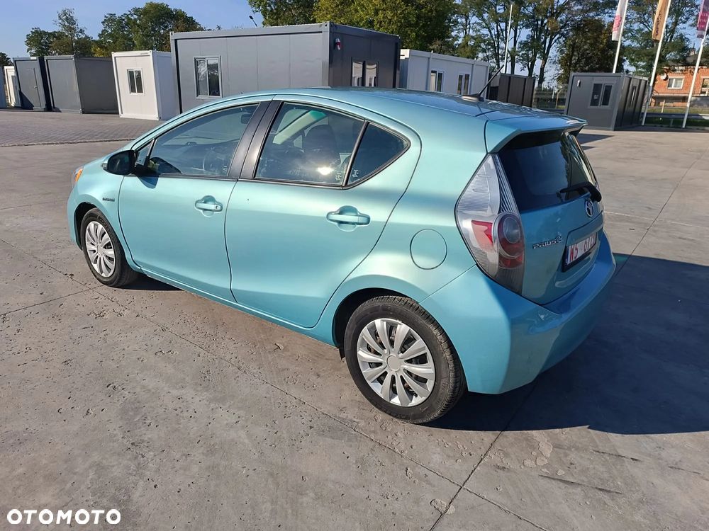 Toyota Prius - 4