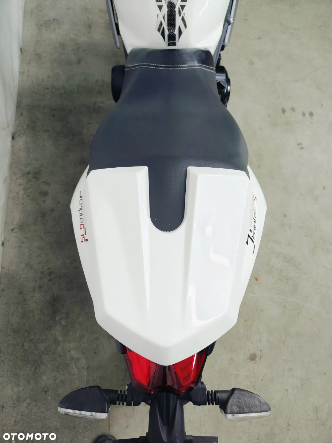 Triumph Street Triple - 12