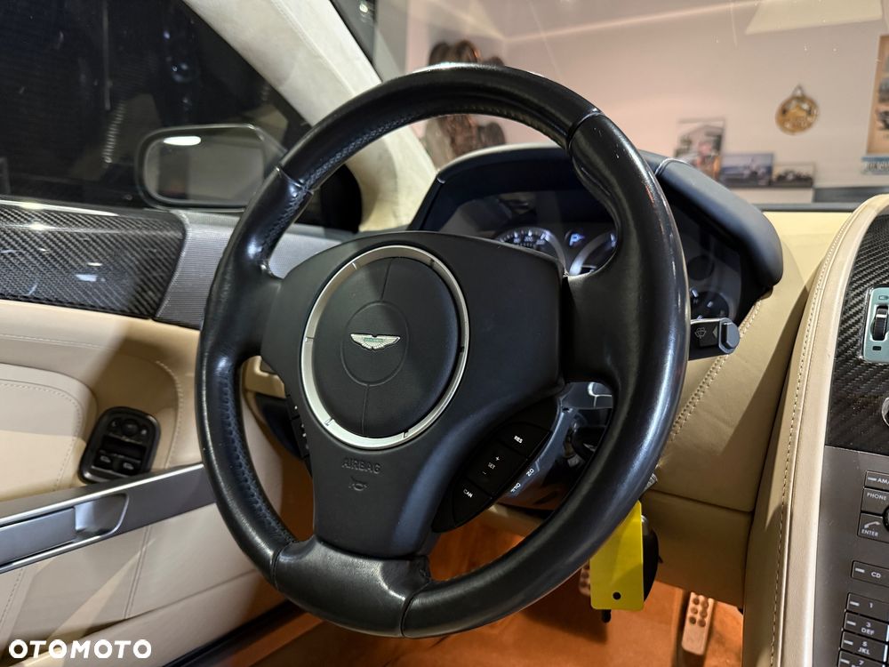 Aston Martin DB9 Standard - 18