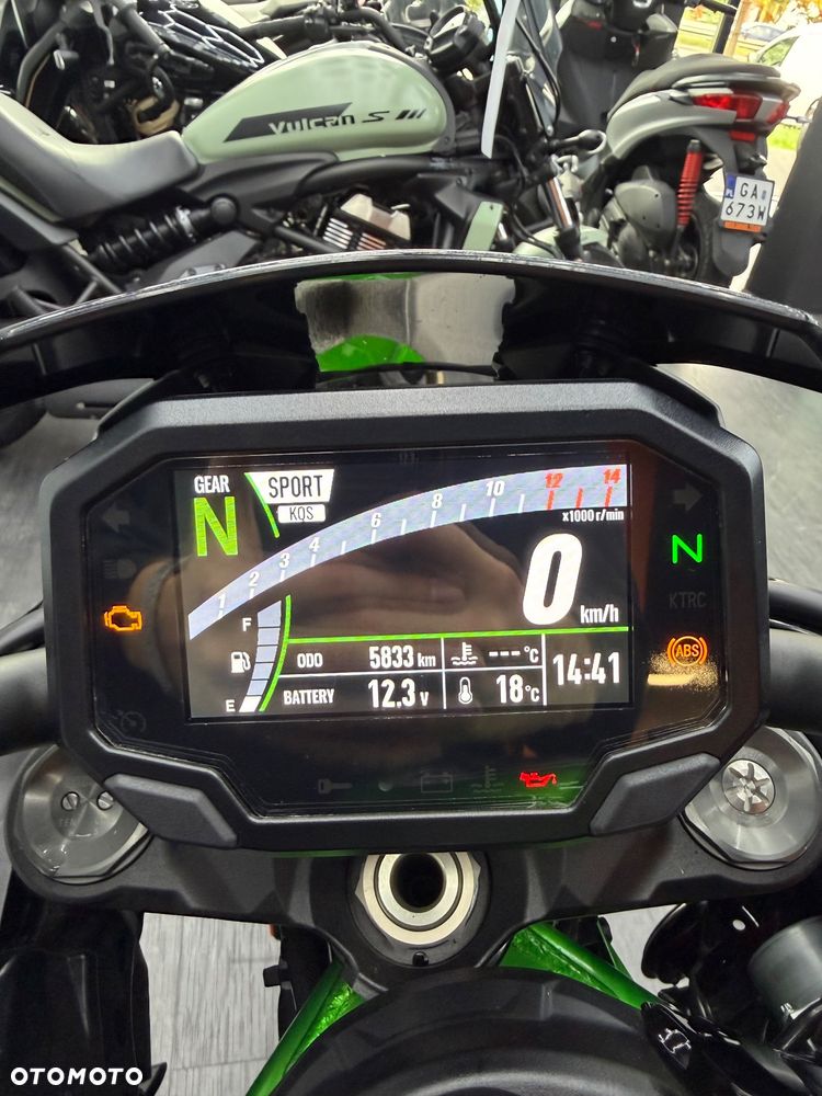 Kawasaki H2 - 25