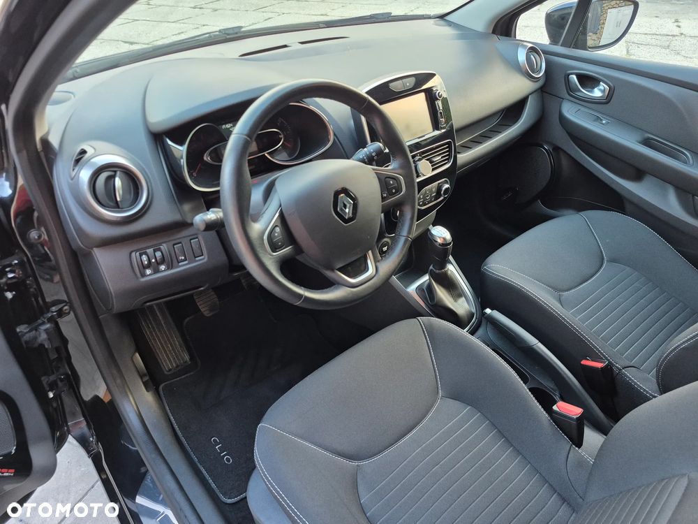 Renault Clio 1.2 16V 75 LIMITED - 11