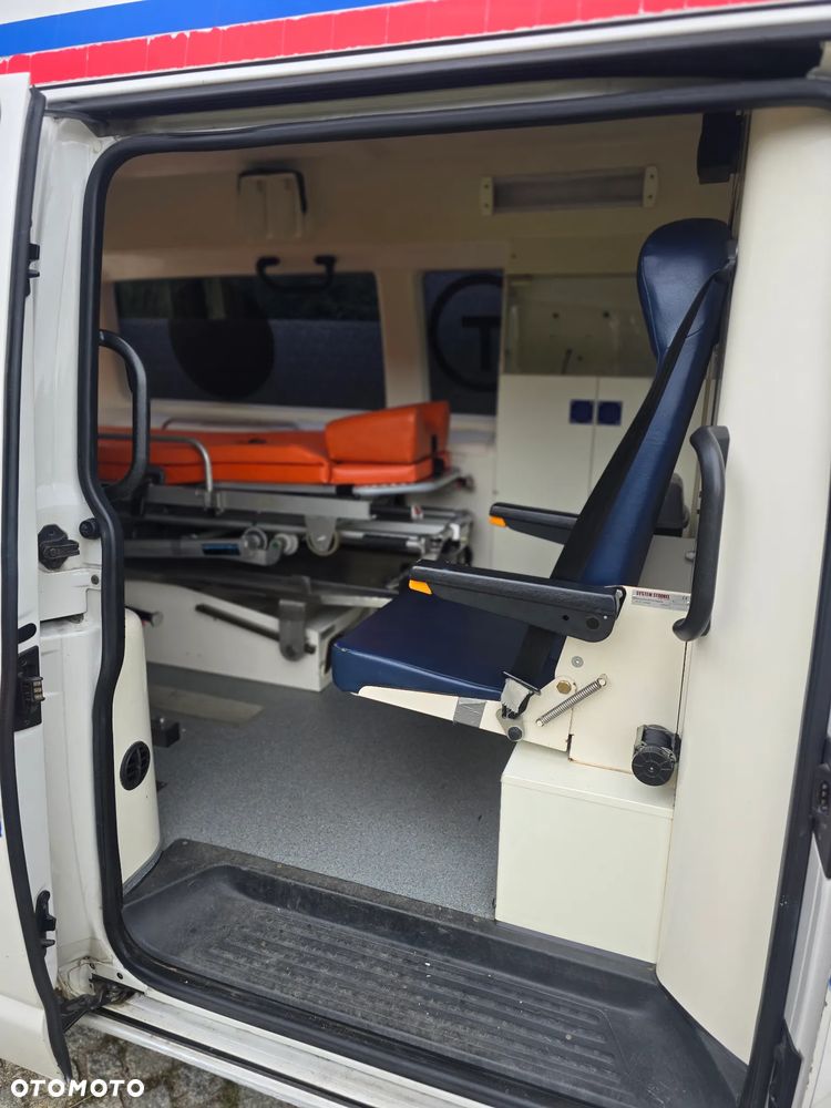 Volkswagen Transporter 2.0 TDi Karetka Ambulans Nosze - 8