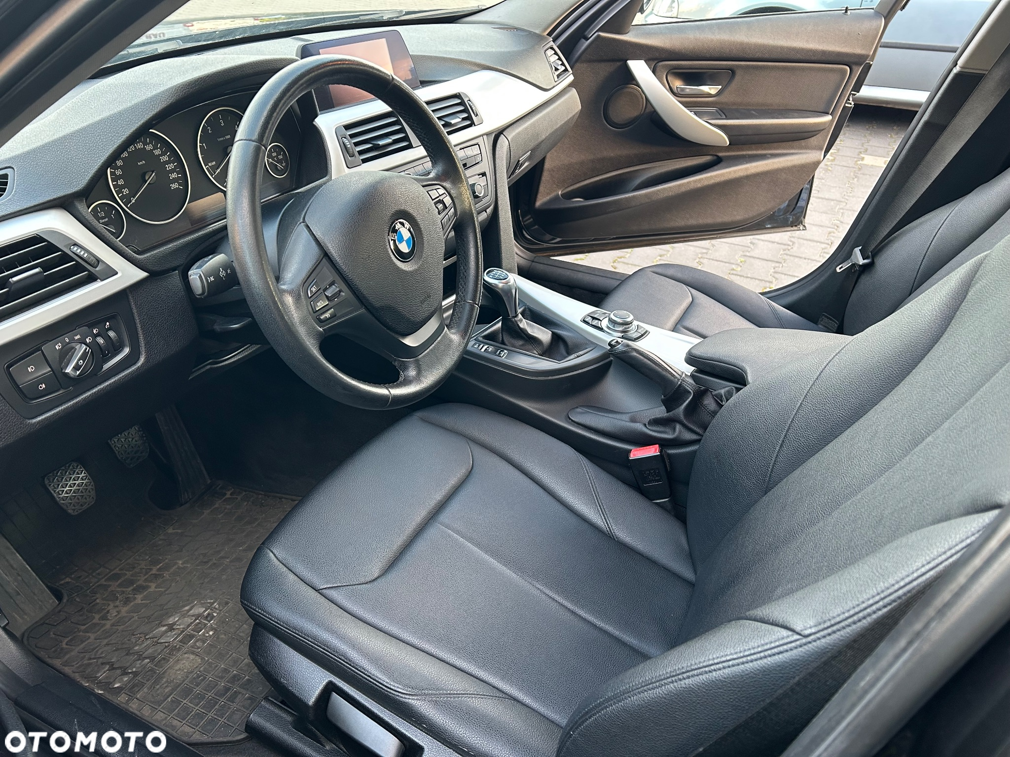 BMW Seria 3 316d - 15