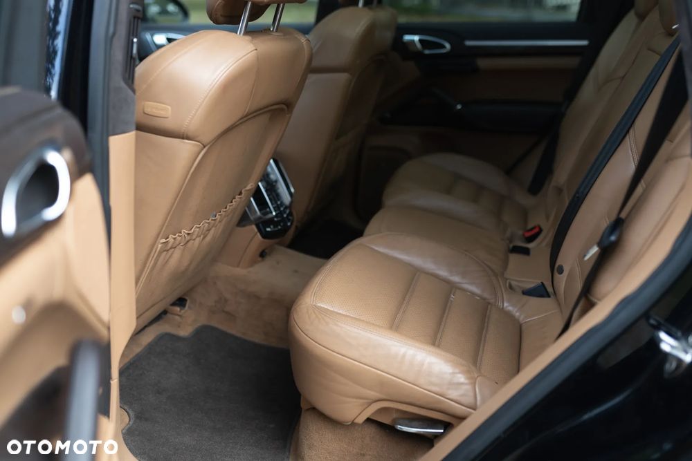 Porsche Cayenne - 14