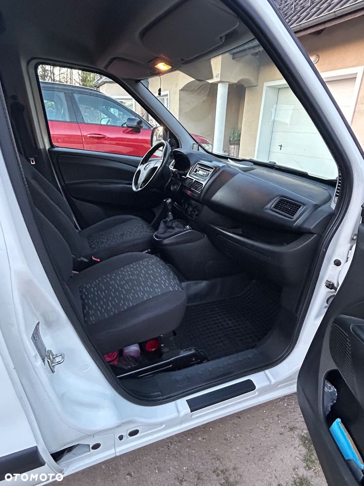 Opel COMBO - 11