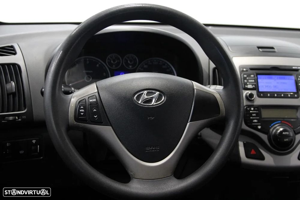 Hyundai i30 1.6 CRDI Comfort DPF - 8