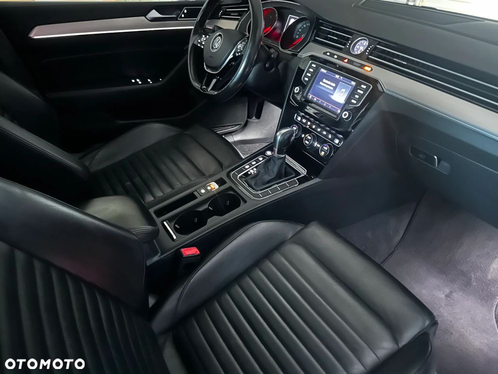 Volkswagen Passat Variant 2.0 TDI SCR 4Motion DSG Highline - 6