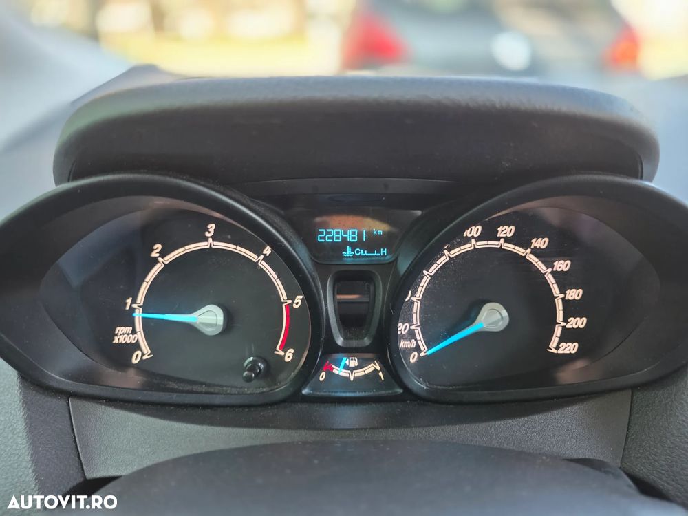 Ford Tourneo Courier 1.5 TDCi Titanium - 14