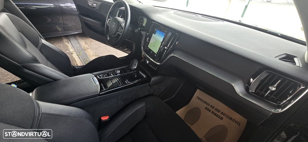 Volvo V60 2.0 T8 AWD TE Momentum Plus - 27
