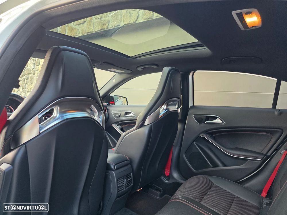 Mercedes-Benz A 45 AMG 4Matic Speedshift 7G-DCT - 33