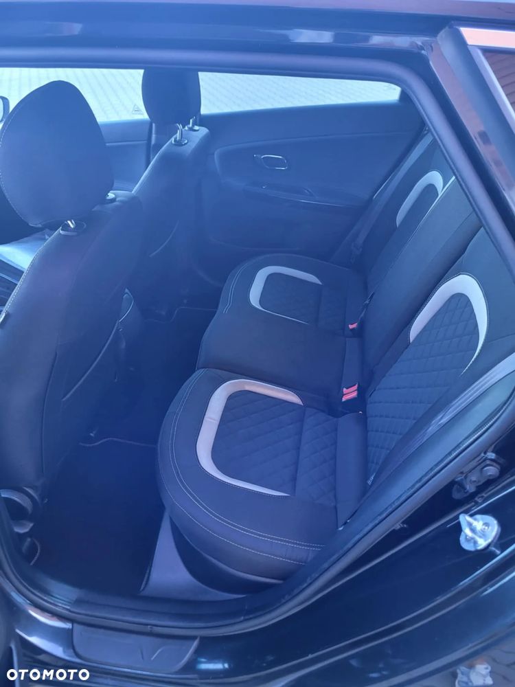 Kia Ceed 1.6 CRDi 136 ISG SW GT Line - 9