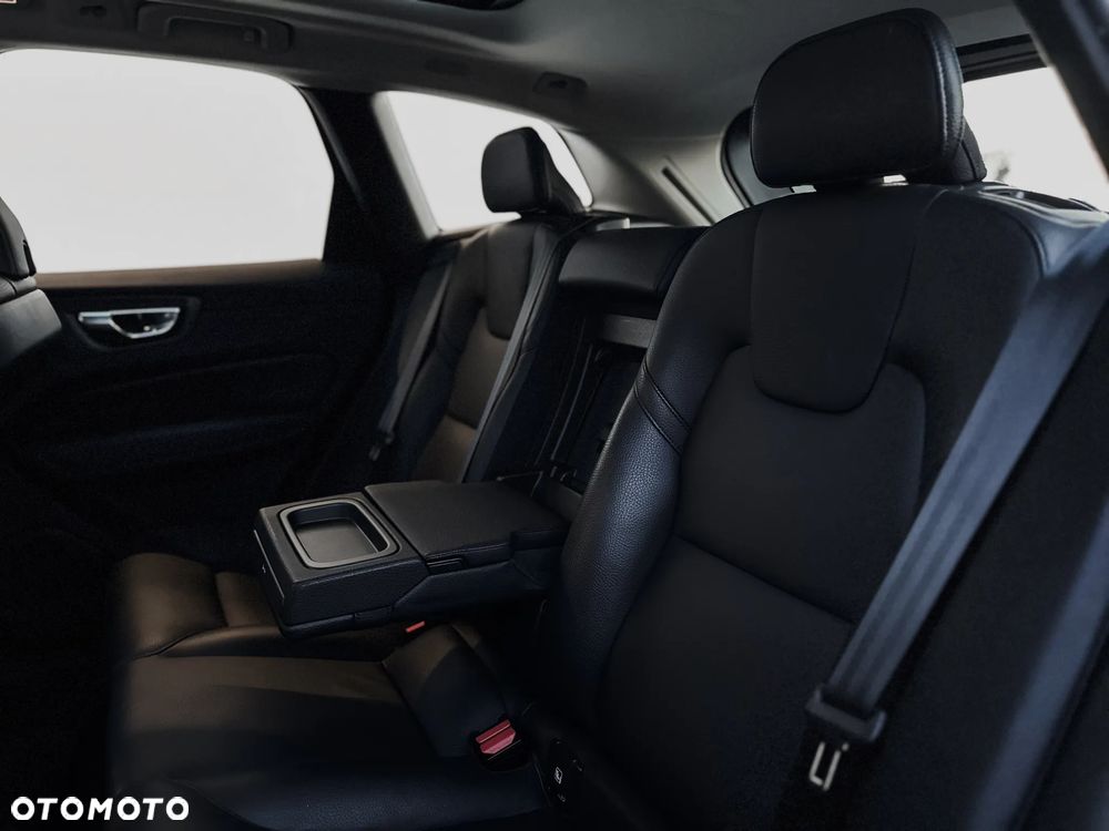 Volvo XC 60 T6 AWD Recharge Plus Bright - 9