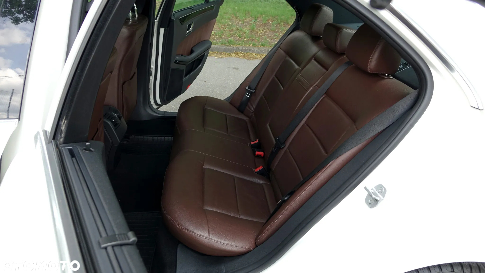 Mercedes-Benz Klasa E 300 CDI DPF BlueEFFICIENCY 7G-TRONIC Avantgarde - 10
