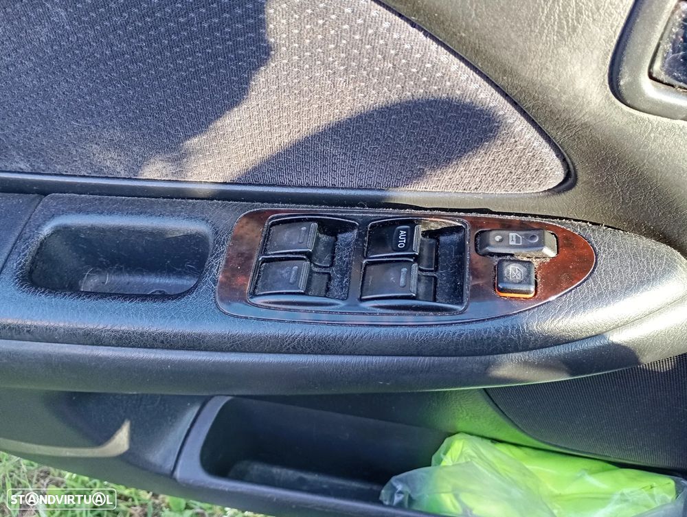 Toyota Avensis S/D 1.6 Executive - 19