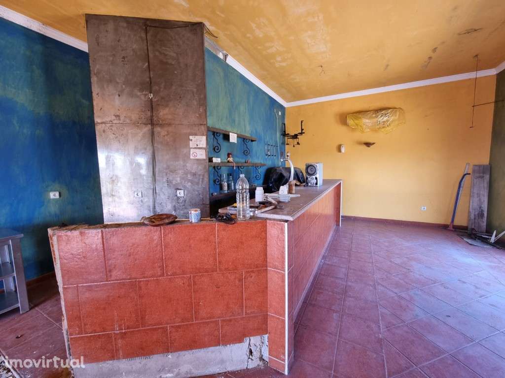 Restaurante licenciado e 1º piso com alojamento em construção - Grande imagem: 2/12