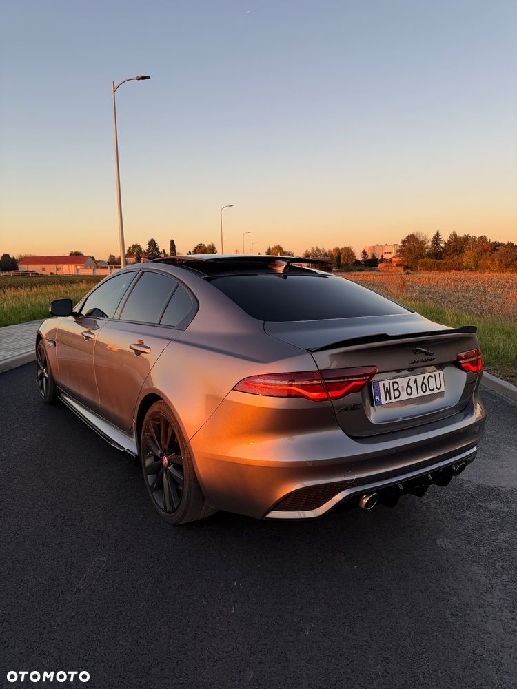 Jaguar XE 2.0 P300 AWD R-Dynamic HSE - 20