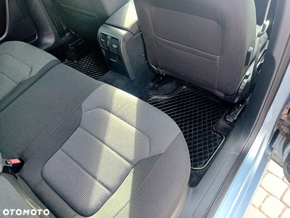 Volkswagen Passat 1.6 TDI Trendline - 16