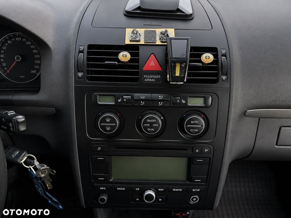 Volkswagen Touran 2.0 TDI Highline - 16