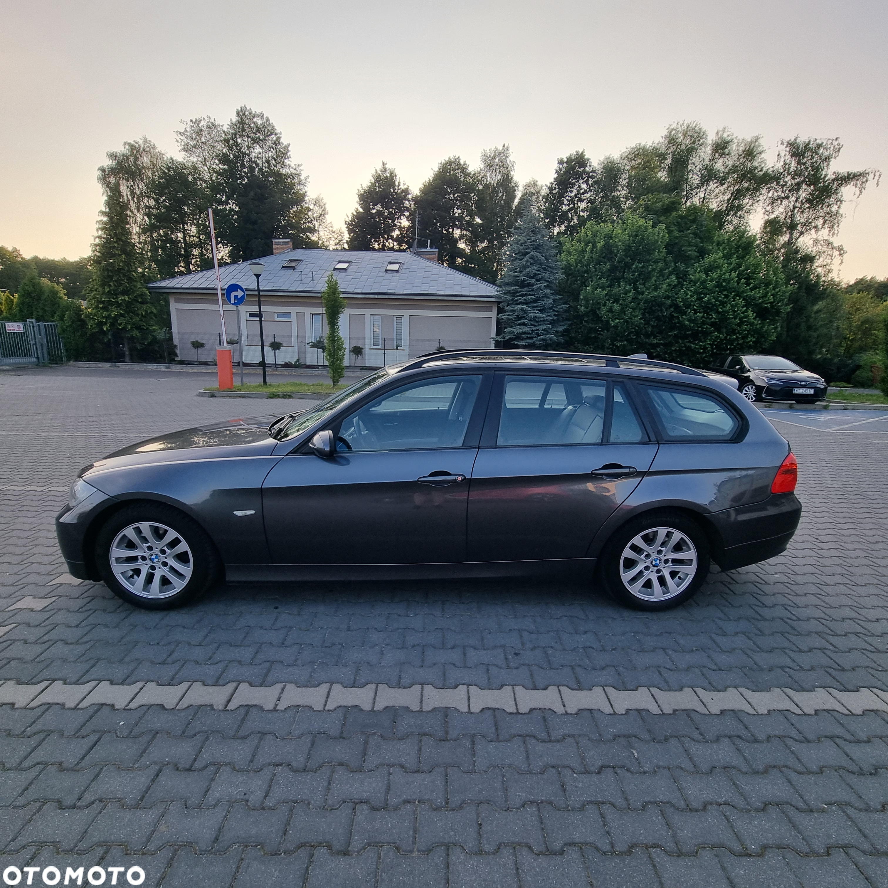 BMW Seria 3 320d DPF Touring - 8