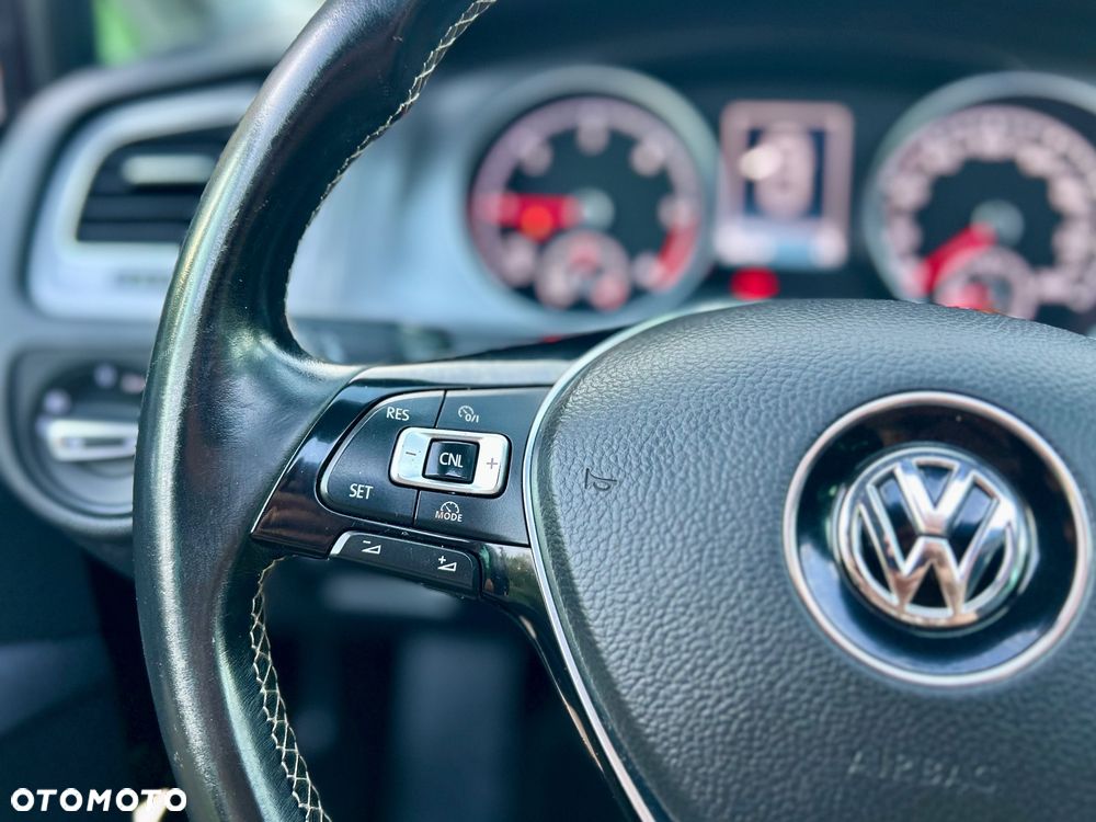 Volkswagen Golf - 23