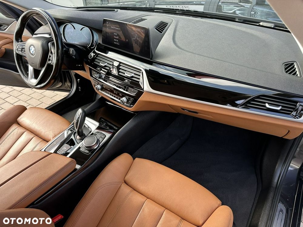 BMW Seria 5 520d xDrive - 17