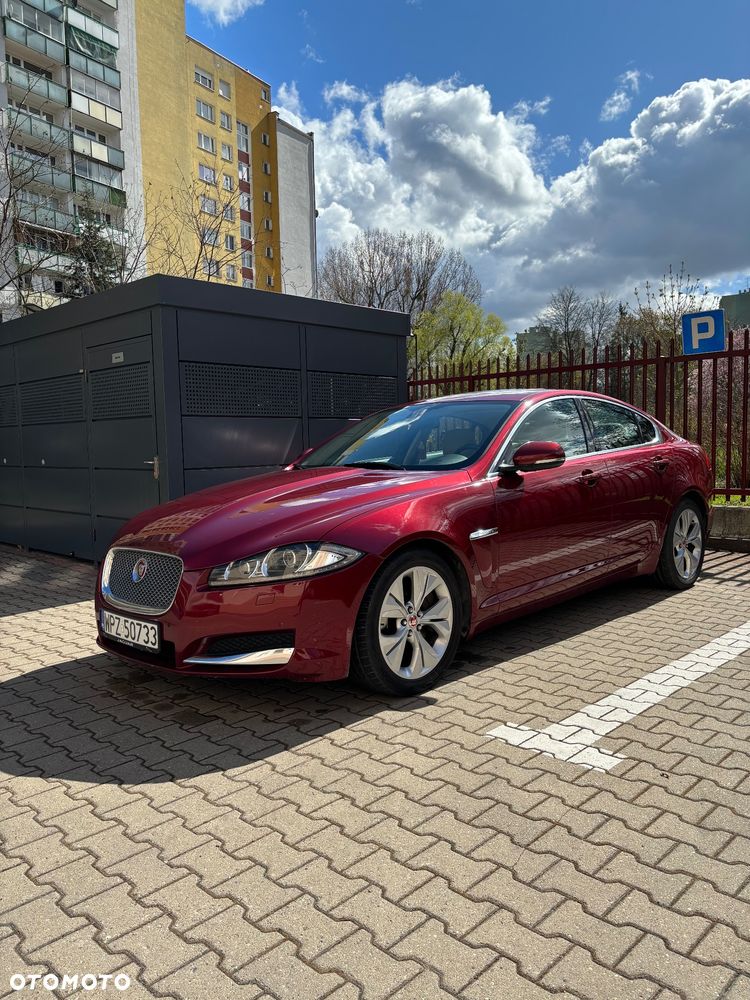 Jaguar XF 2.0 T Luxury - 2