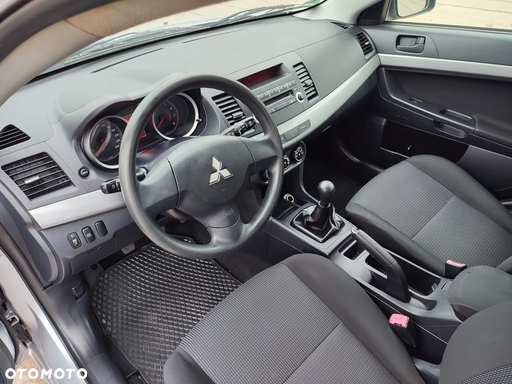 Mitsubishi Lancer - 16