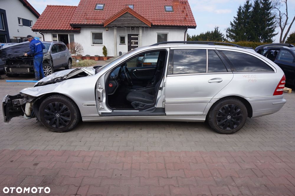 MERCEDES C-KLASA W203 KOMBI 2003 744 2.2 CDI OM646963 143KM 722699 SREBRNY na części - 2