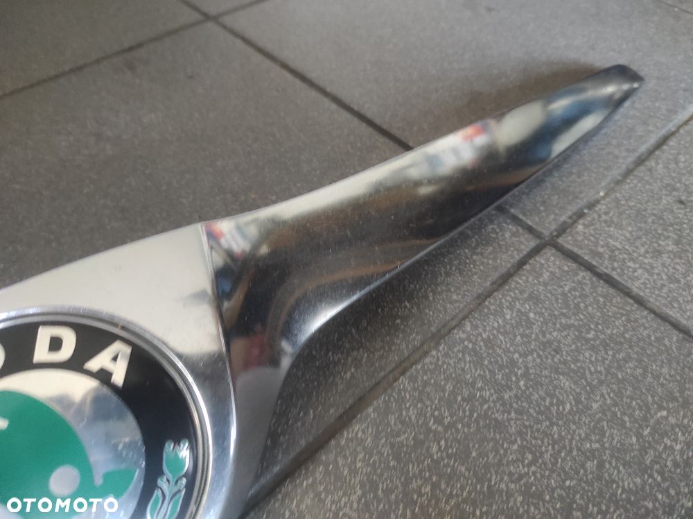 ATRAPA GRILL LOGO SKODA FABIA 2 LIFT 5J0 WYSYŁKA !!!! - 5