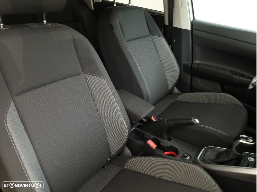 VW Taigo 1.0 TSI Urban DSG - 15