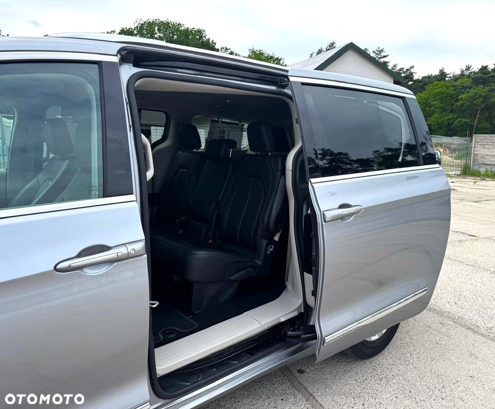 Chrysler Pacifica - 12