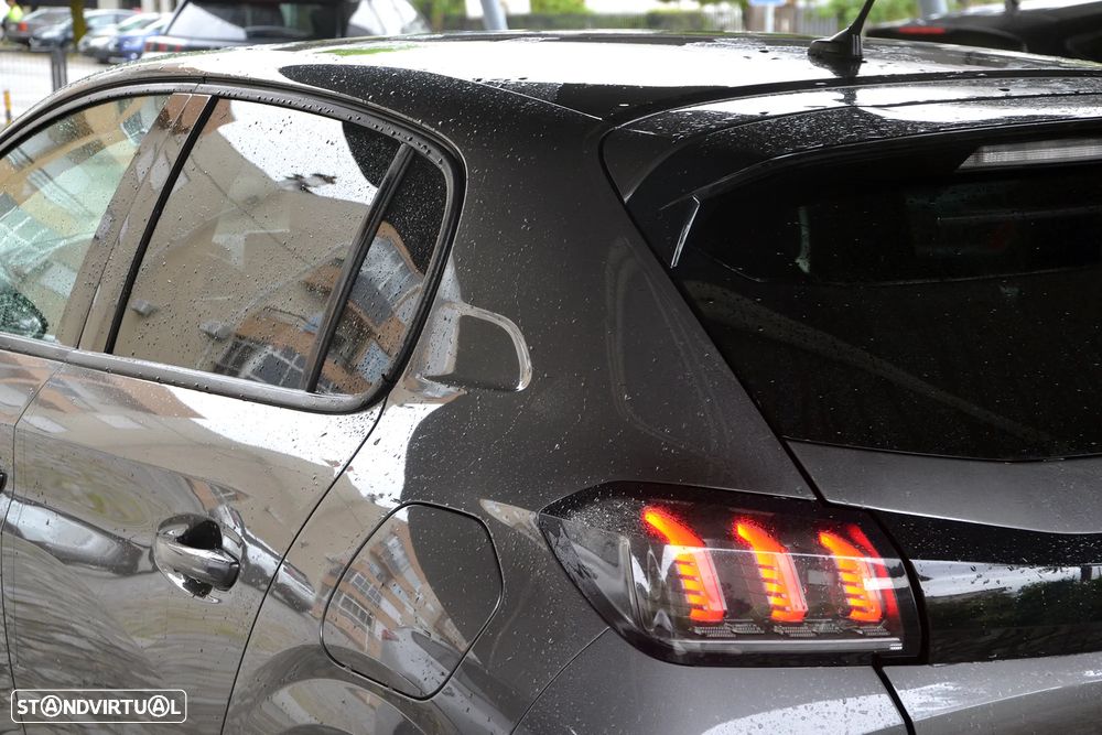 Peugeot 208 PureTech 100 Allure - 8