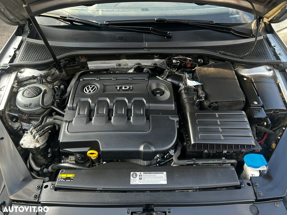 Volkswagen Passat 2.0 TDI Highline - 12