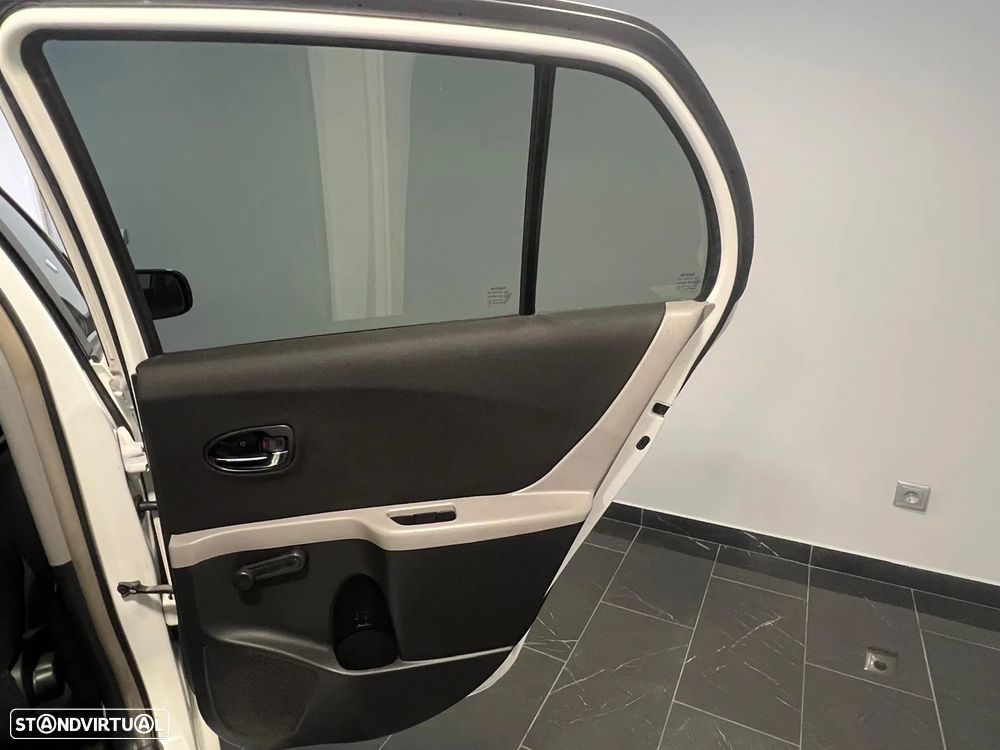 Toyota Yaris 1.33 VVT-i Rock In Rio 10 - 12